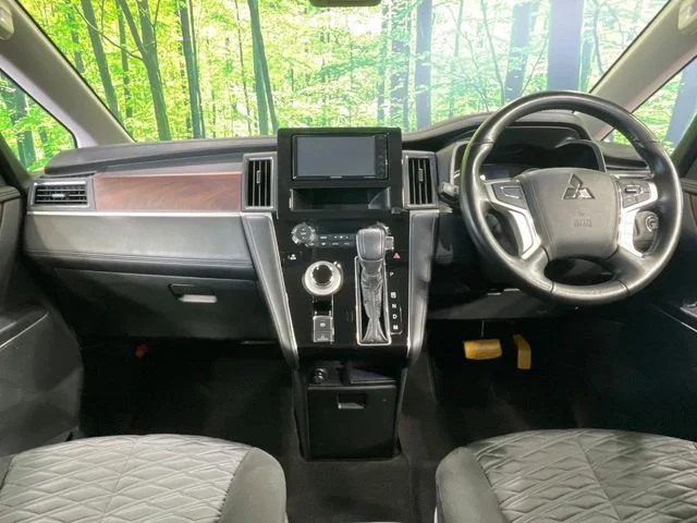 Mitsubishi DELICA D:5 4WD P photo 2