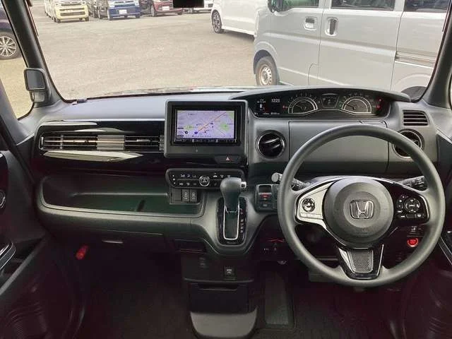 Honda N BOX CUSTOM L photo 2