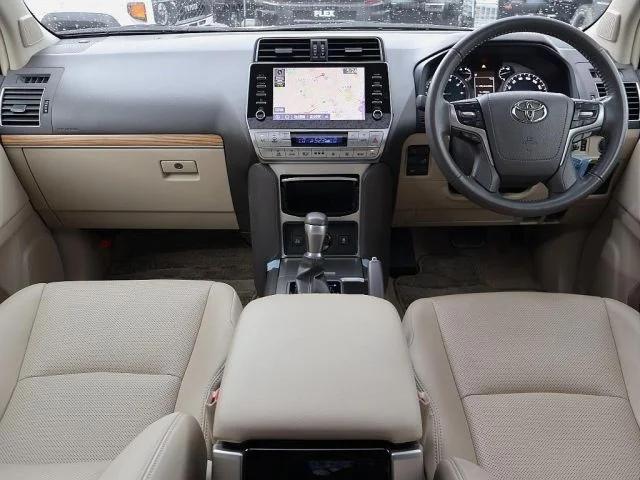 Toyota LANDCRUISER PRADO TX　Lパッケージ photo 4