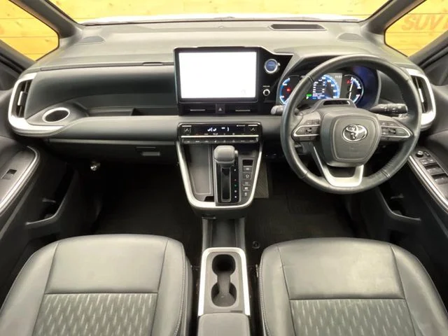 Toyota NOAH HYBRID S−Z photo 2