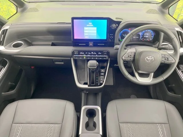 Toyota NOAH HYBRID S−Z photo 2