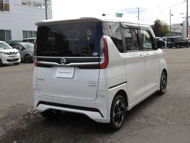 Nissan ROOX 4WD ハイウェイスターX　プロパイロットEd photo 2