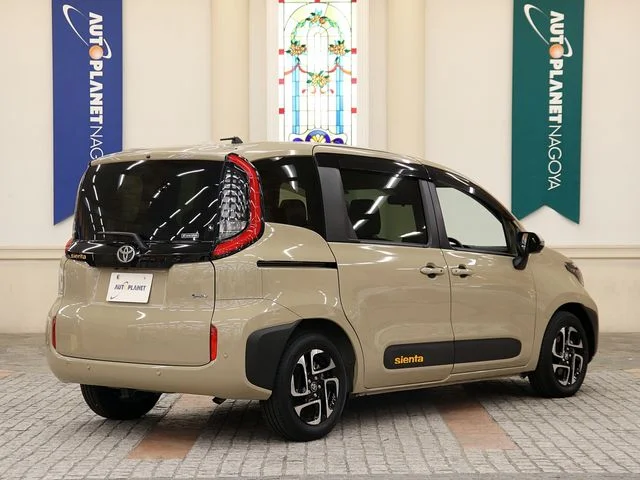 Toyota SIENTA HYBRID Z photo 3