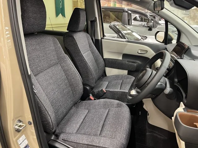 Toyota SIENTA HYBRID Z photo 4
