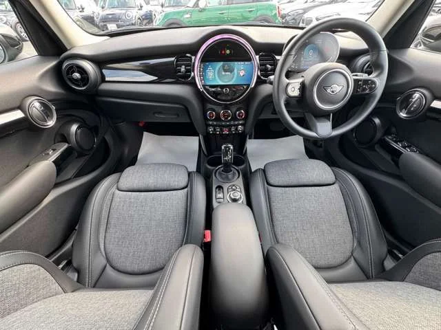 Bmw MINI COOPER D 5DOOR ベースグレード photo 2