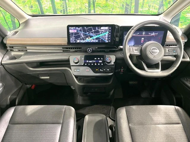 Nissan SERENA WG e−POWER　ハイウェイスター　V photo 2