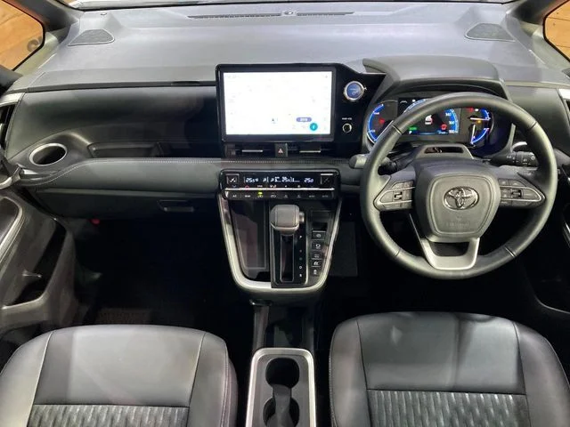 Toyota NOAH HYBRID S−Z photo 2