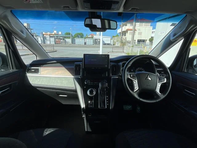 Mitsubishi DELICA D:5 4WD P photo 2