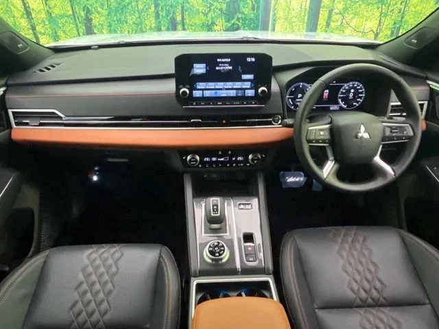 Mitsubishi OUTLANDER PHEV P photo 2