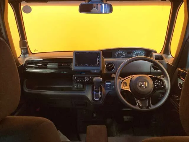 Honda N BOX CUSTOM L photo 2