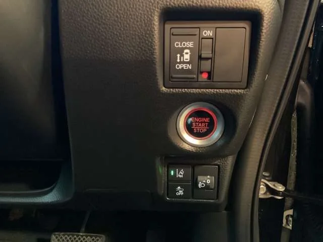 Honda N BOX CUSTOM L photo 4
