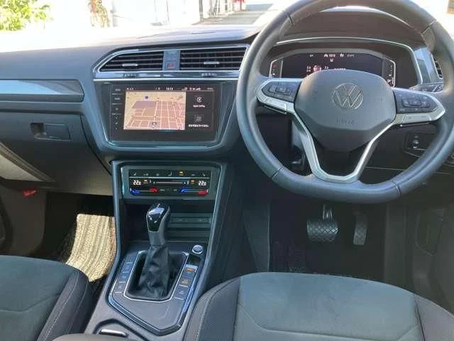 Volkswagen VOLKSWAGEN TIGUAN TSI　エレガンス photo 3