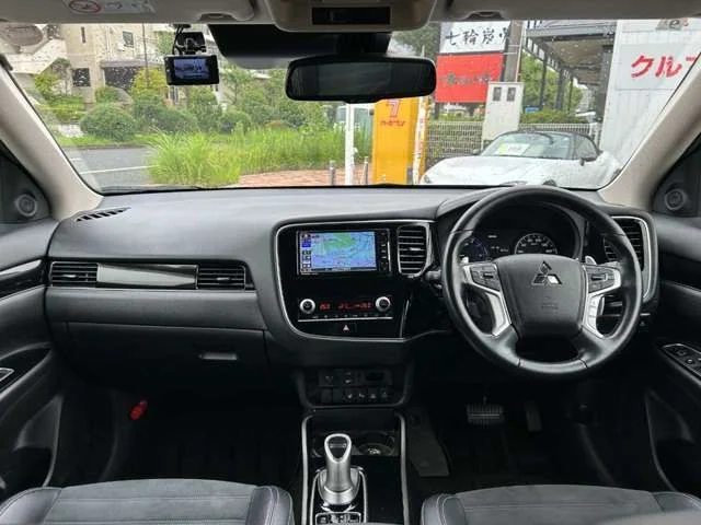 Mitsubishi OUTLANDER PHEV G photo 2