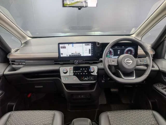 Nissan SERENA WG e−POWER　ハイウェイスター　V photo 3