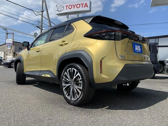 Toyota YARIS CROSS HYBRID Z photo 2