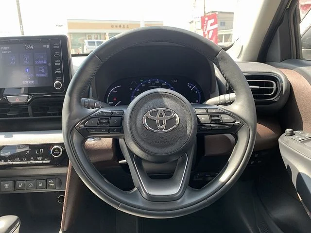 Toyota YARIS CROSS HYBRID Z photo 4