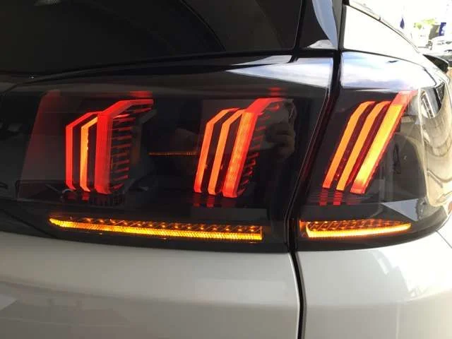 Peugeot PEUGEOT 5008 GT　ブルーHDi photo 4