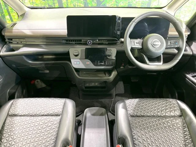 Nissan SERENA WG e−POWER　ハイウェイスター　V photo 2