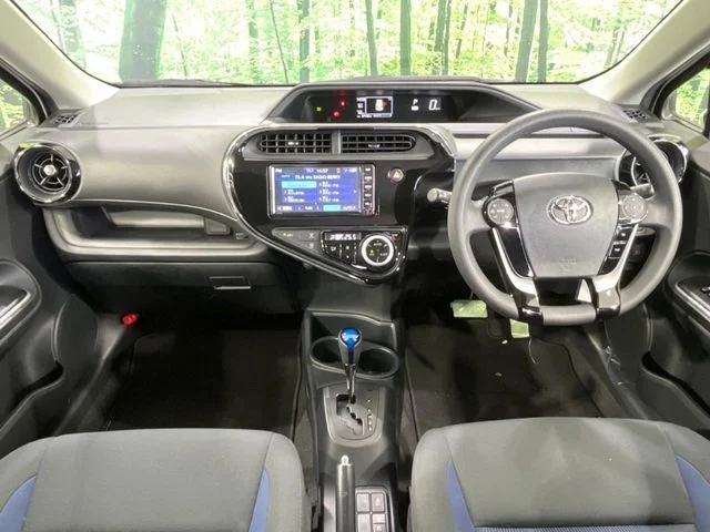 Toyota AQUA S photo 2