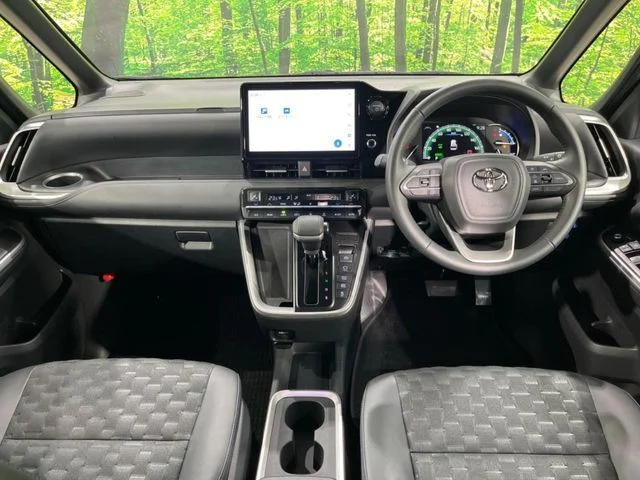Toyota VOXY HYBRID S−Z photo 2