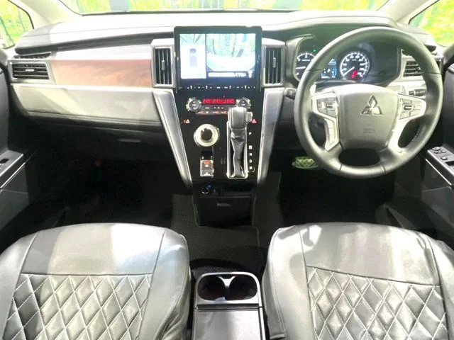 Mitsubishi DELICA D:5 4WD P photo 2