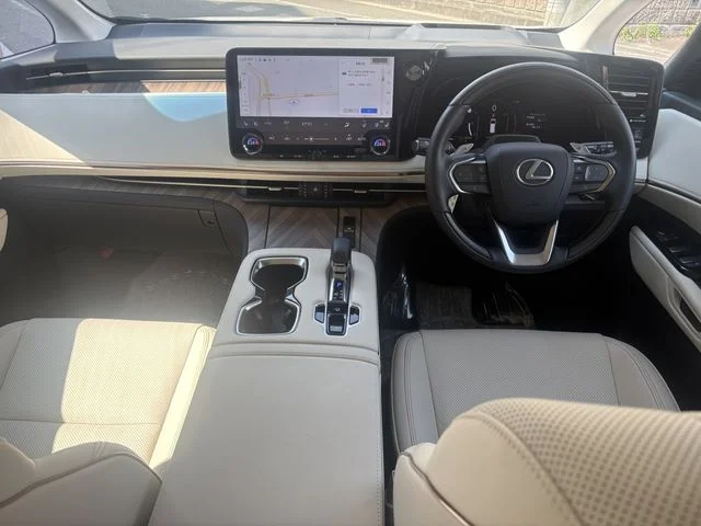 Toyota ﾚｸｻｽ LM500h エグゼクティブ photo 2