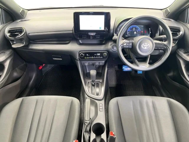 Toyota YARIS G photo 2