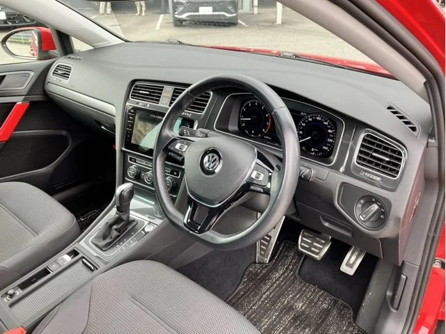 Volkswagen VOLKSWAGEN GOLF VARIANT TSI　コンフォートライン　マイスター photo 2