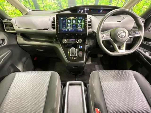 Nissan SERENA WG e−POWER　ハイウェイスター　V photo 2
