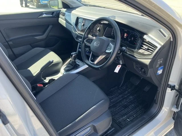 Volkswagen VOLKSWAGEN POLO TSI　アクティブ photo 2