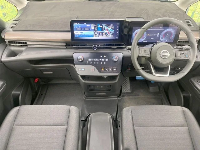Nissan SERENA WG e−POWER　ハイウェイスター　V photo 2