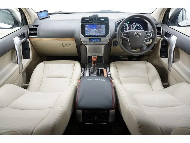 Toyota LANDCRUISER PRADO TX　Lパッケ　マットブラックEd photo 2