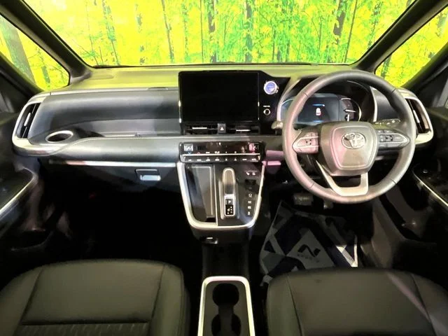 Toyota NOAH HYBRID S−Z photo 2