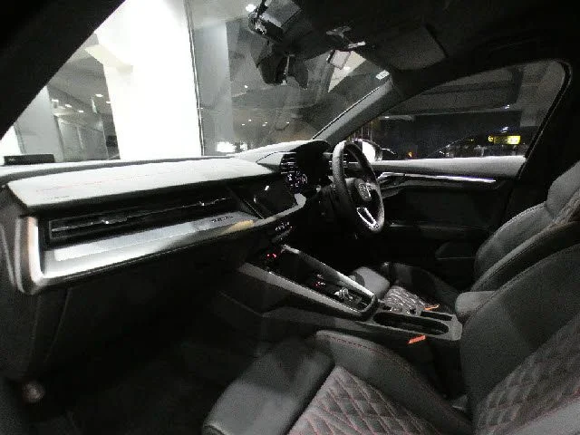 Audi AUDI S3 SPORTBACK ベースグレード photo 3