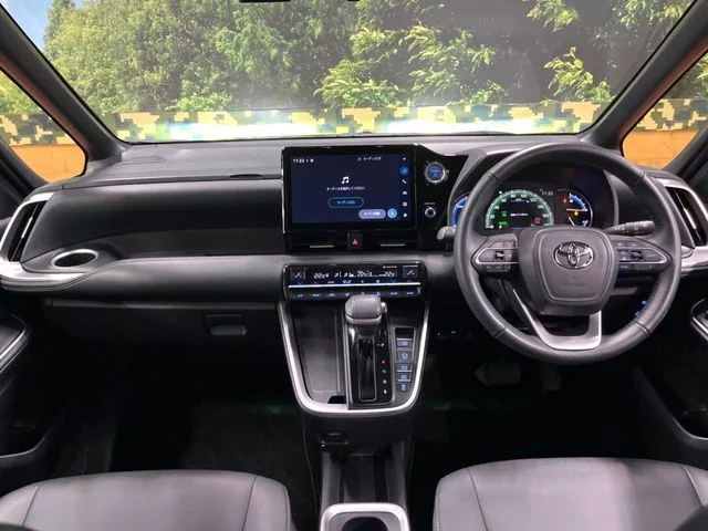 Toyota NOAH HYBRID S−Z photo 2