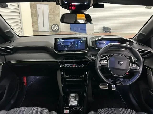 Peugeot PEUGEOT 208 GT photo 3