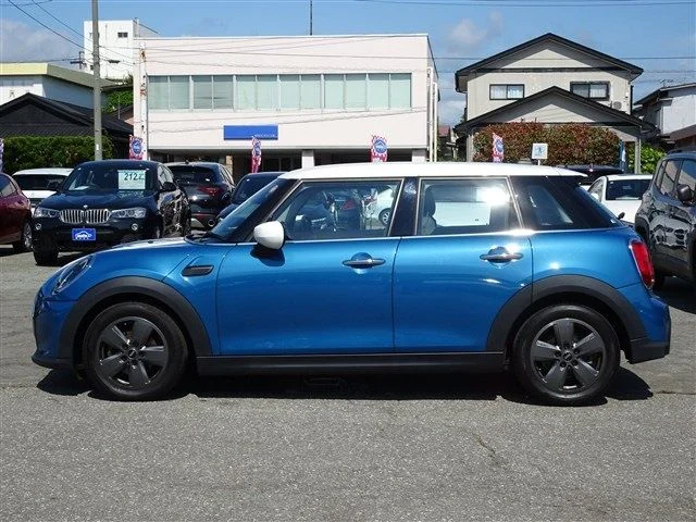 Bmw MINI COOPER D 5DOOR ベースグレード photo 2
