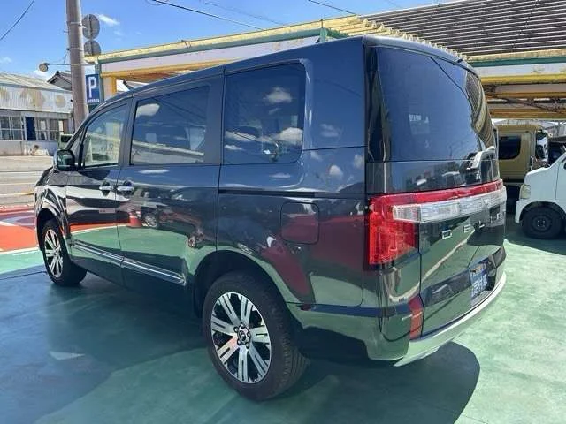 Mitsubishi DELICA D:5 4WD P photo 4