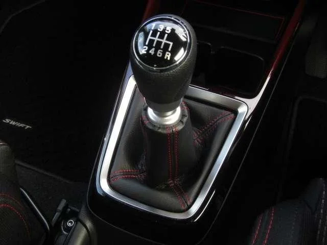 Suzuki SWIFT スポーツ photo 4