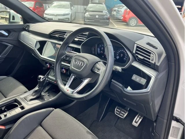 Audi AUDI Q3 SPORTBACK 35　TDI　クワトロ　Sライン photo 2