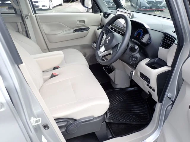 Mitsubishi eK SPACE M photo 2