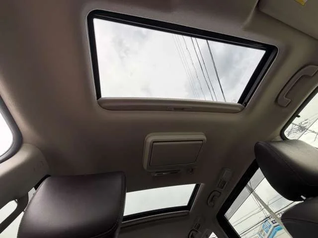 Nissan ELGRAND 250ハイウェイスターS photo 3