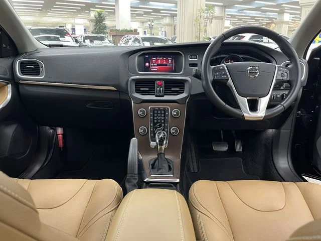 Volvo VOLVO V40 T3　クラシックエディション photo 2