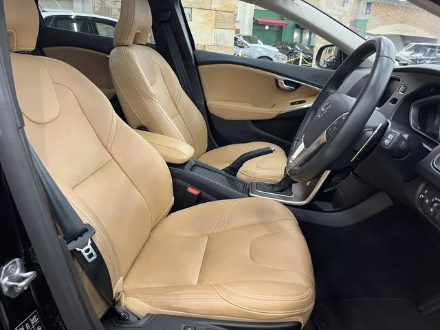 Volvo VOLVO V40 T3　クラシックエディション photo 4