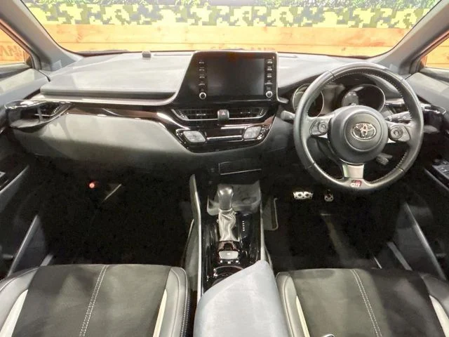 Toyota C-HR S　ハイブリッド　GR　スポーツ photo 2