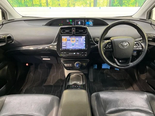 Toyota PRIUS A　プレミアム　ツーリングセレクション photo 2