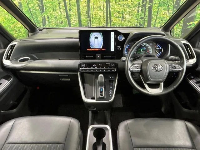Toyota NOAH HYBRID S−Z photo 2