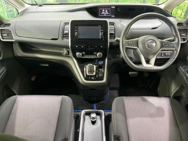 Nissan SERENA WG e−POWER　ハイウェイスター　V photo 2