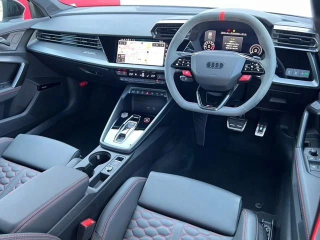 Audi AUDI RS3 Sedan ベースグレード photo 2