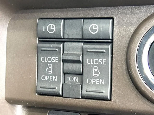 Toyota ROOMY 4WD G photo 4